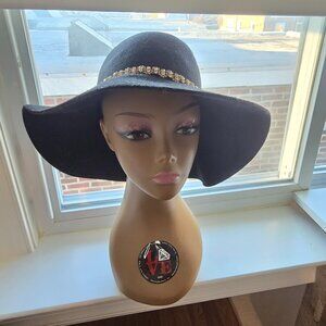 Large brim hat